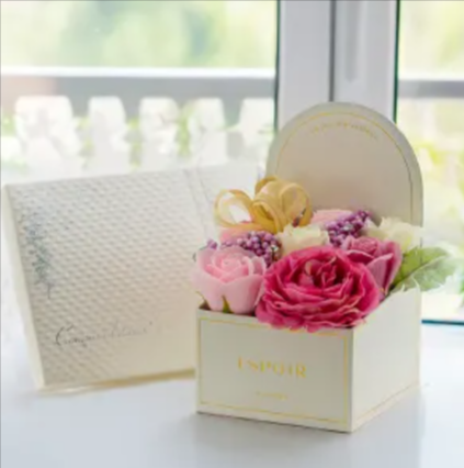 アートフラワーとソープフラワーの豪華なアレンジが新発売